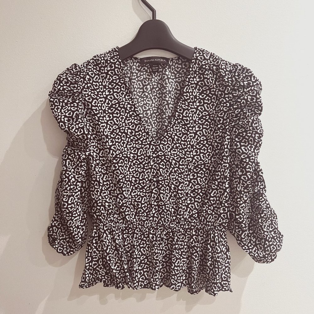 Banana Republic B/W Pattern Top